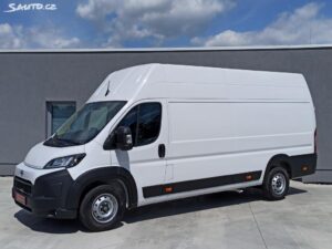 Toyota Proace Max 3 místa od r. v. 2026 - s otočným stolkem Eat & Work